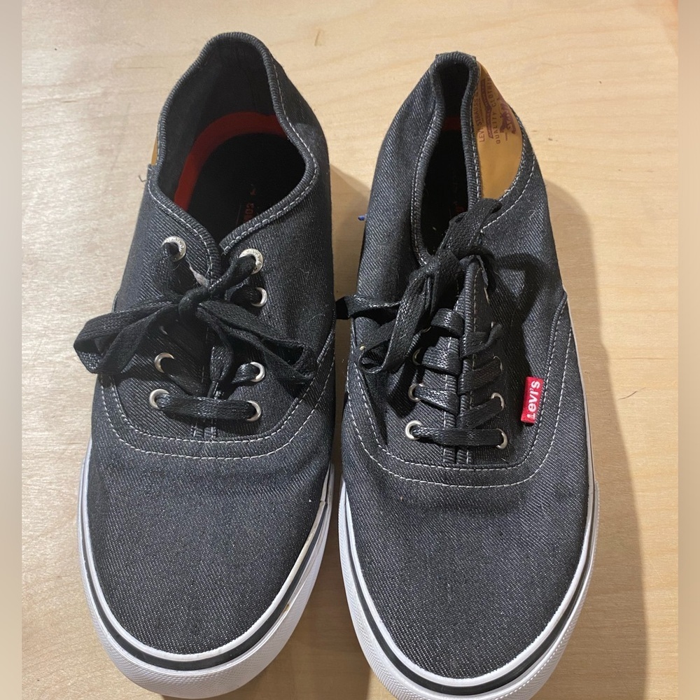 Levi’s Sneakers Size 12 (FN)